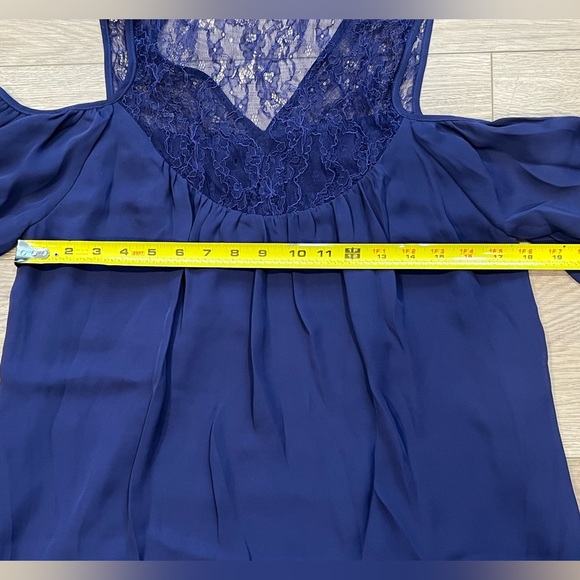 *NWT* Parker Cold Shoulder Lace Blouse, size small - Picture 8 of 9